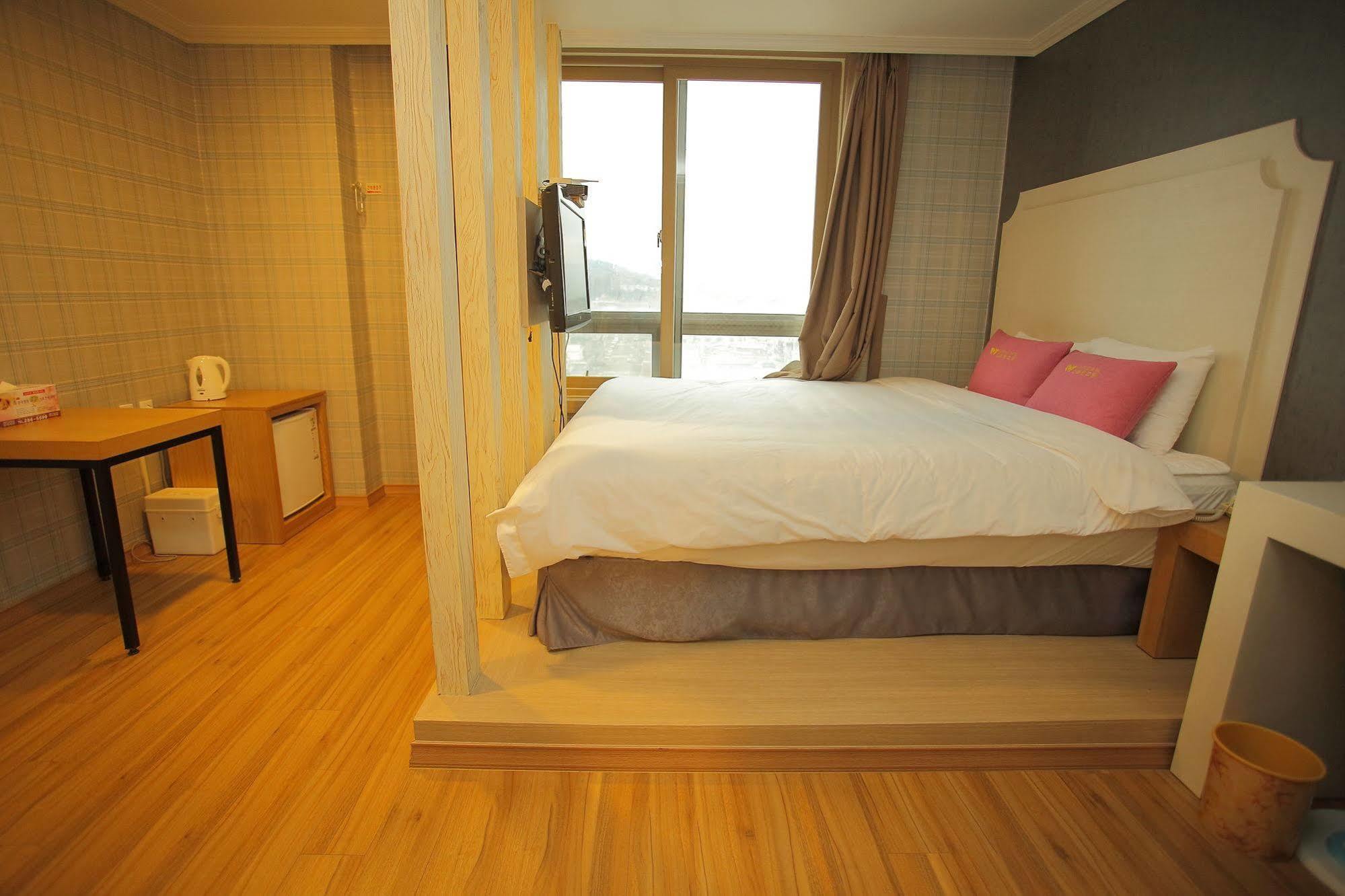 Central Hotel Changwon Exterior foto
