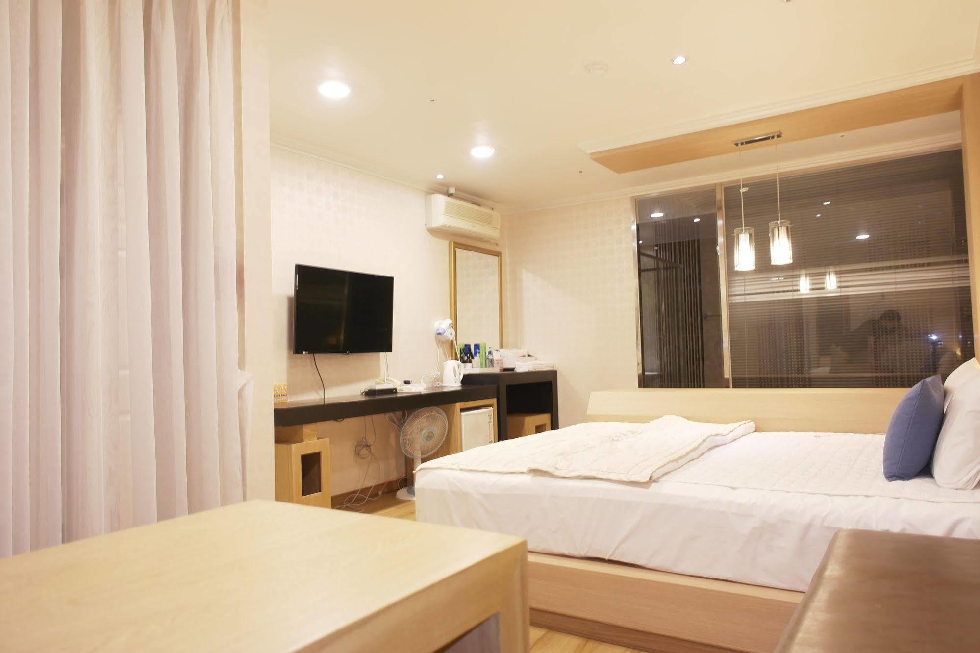 Central Hotel Changwon Exterior foto