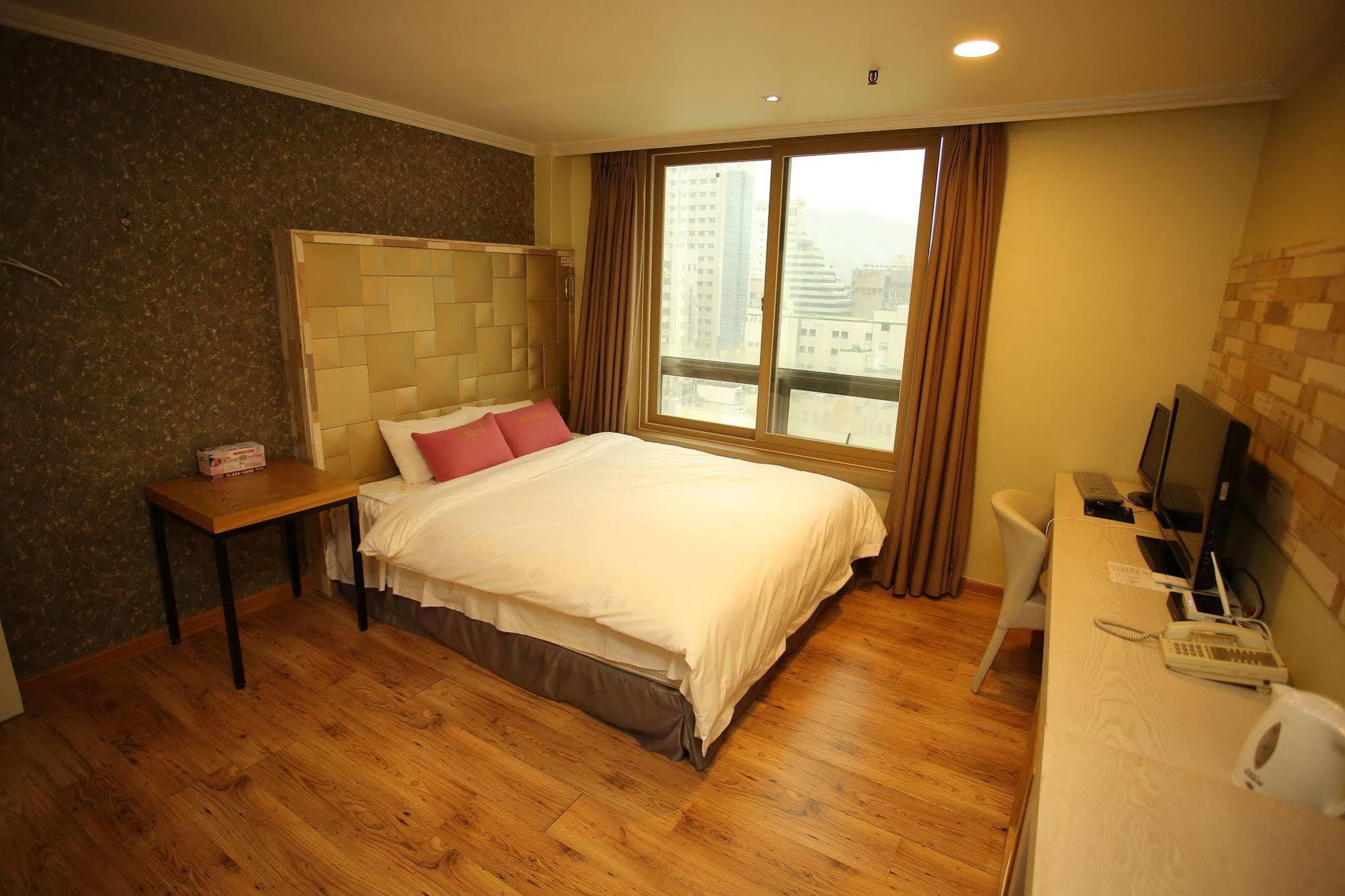 Central Hotel Changwon Exterior foto