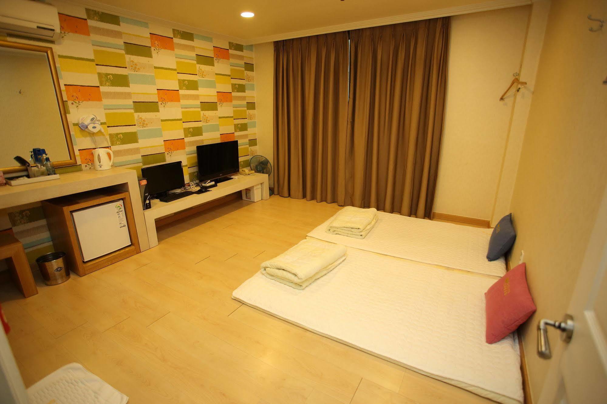 Central Hotel Changwon Exterior foto